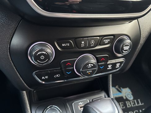 Used 2019 Jeep Cherokee Limited w/ Trailer Tow Group AWD/4WD image 61