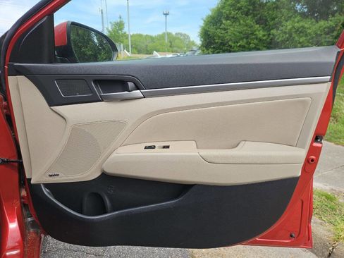 Used 2017 Hyundai Elantra Limited w/ Limited Tech Package 04 image 16