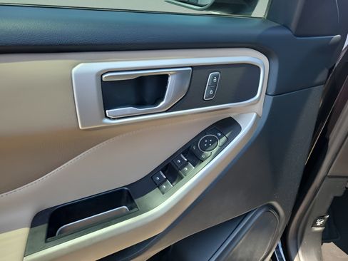 Used 2020 Ford Explorer XLT RWD image 15