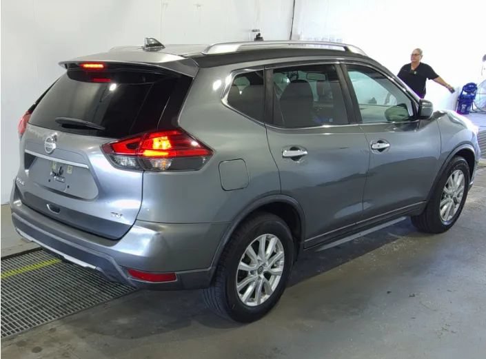Used 2017 Nissan Rogue SV FWD image 2