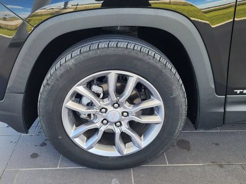 Used 2024 GMC Terrain SLT AWD/4WD image 9