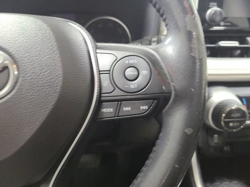 Used 2019 Toyota RAV4 XLE Premium FWD image 26