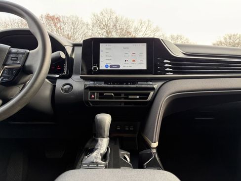 Used 2025 Toyota Camry LE image 18