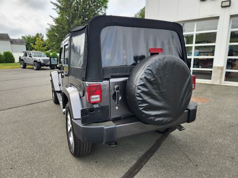 Used 2016 Jeep Wrangler Unlimited Sahara w/ Dual Top Group AWD/4WD image 11