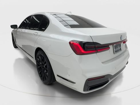 Used 2022 BMW 740i w/ Luxury Rear Seating Package RWD image 10