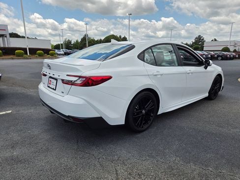 Certified 2025 Toyota Camry SE FWD image 11