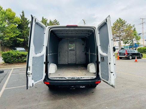 Used 2017 Mercedes-Benz Sprinter 2500 image 19