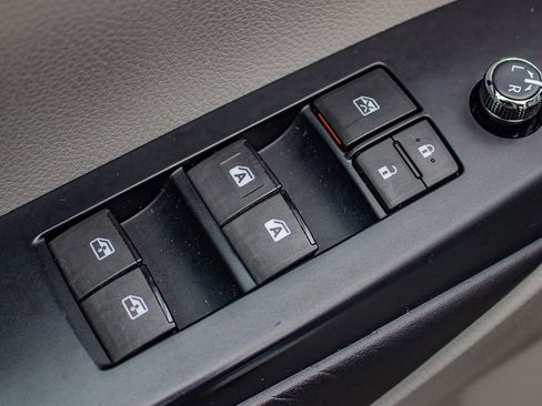 Used 2019 Toyota Highlander XLE image 12