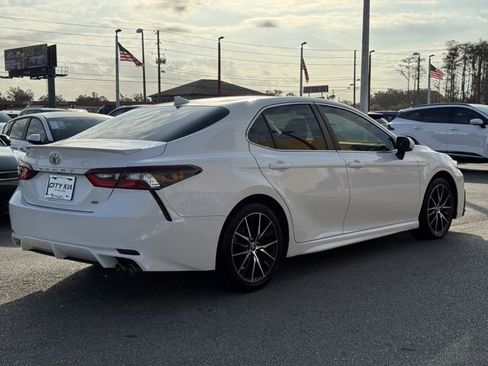 Used 2023 Toyota Camry SE image 4