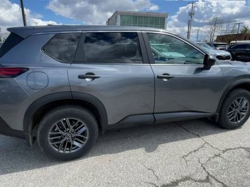 Used 2023 Nissan Rogue S AWD/4WD image 2