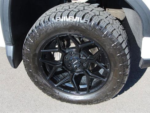 Used 2022 GMC Sierra 1500 AT4X image 13