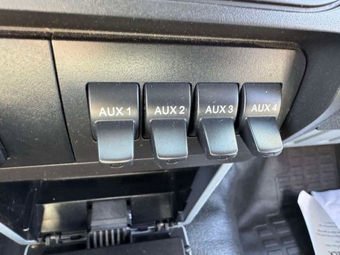 Used 2015 Ford F550 2WD Regular Cab Super Duty image 22