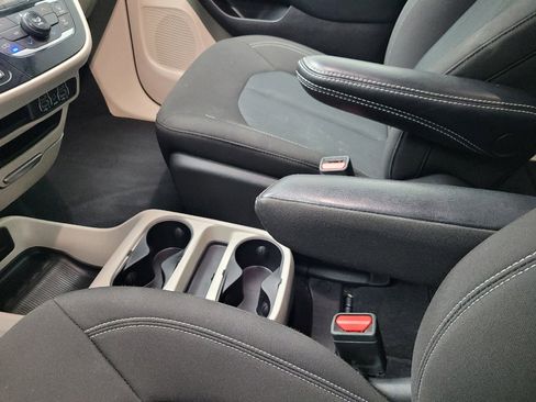 Used 2023 Chrysler Voyager LX FWD image 26