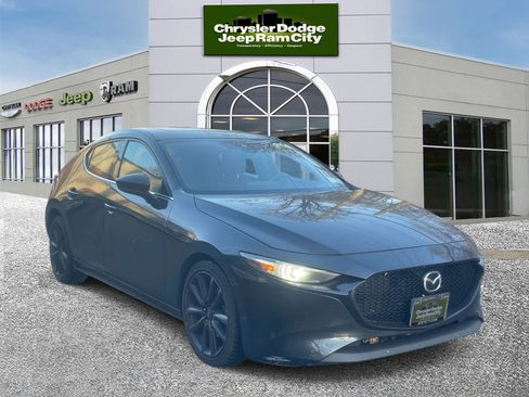 Used 2019 MAZDA MAZDA3 AWD Hatchback w/ Premium Pkg image 2