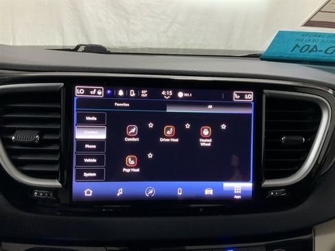 Used 2023 Chrysler Pacifica Touring-L FWD image 36
