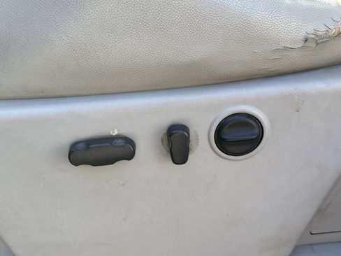 Used 2010 GMC Sierra 1500 SLT w/ Suspension Package, Off-Road image 13