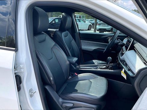 Used 2023 Jeep Compass Latitude w/ Sun and Sound Group image 8