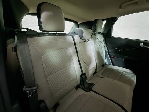 Used 2020 Ford Escape SE image 24