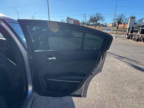 Used 2018 Dodge Charger SXT RWD image 22