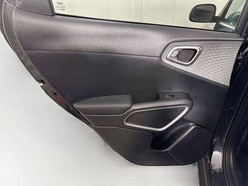 Used 2025 Kia Soul LX w/ LX Technology Package FWD image 25