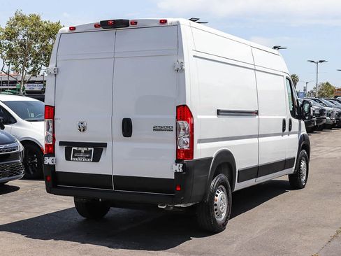 Used 2024 RAM ProMaster 2500 w/ Convenience Group FWD image 4