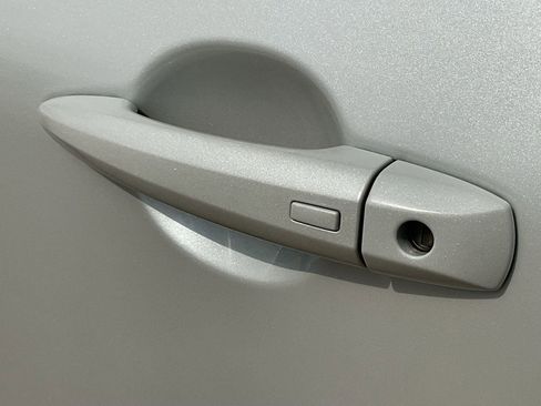 Used 2025 Nissan Rogue SV image 10