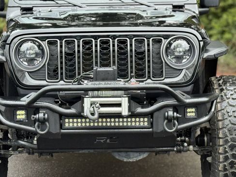 Used 2025 Jeep Wrangler Unlimited Rubicon image 6