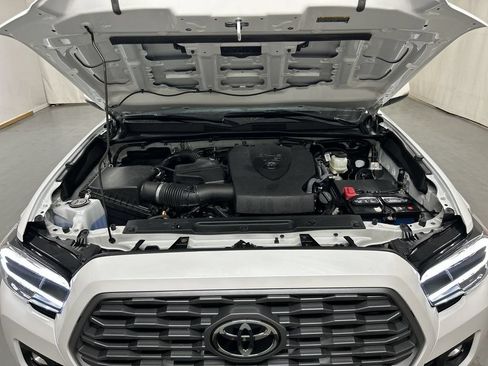 Used 2022 Toyota Tacoma TRD Sport AWD/4WD image 23