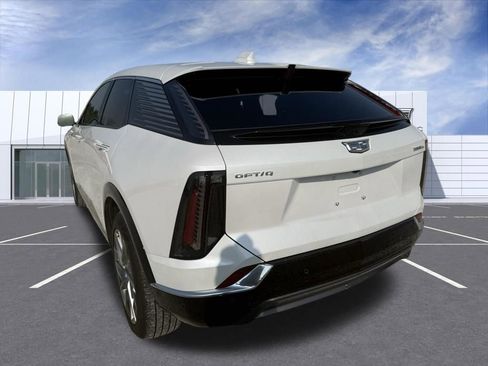 Certified 2025 Cadillac Optiq Luxury 2 w/ LPO, Floor Liner Package image 10