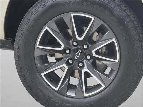 Used 2022 Chevrolet Tahoe Z71 image 9