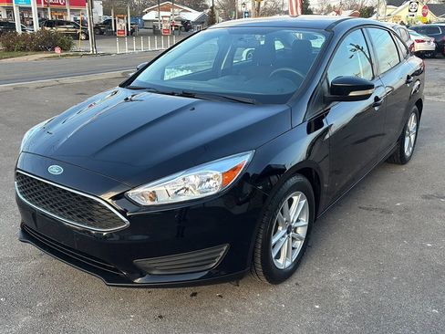 Used 2017 Ford Focus SE image 3