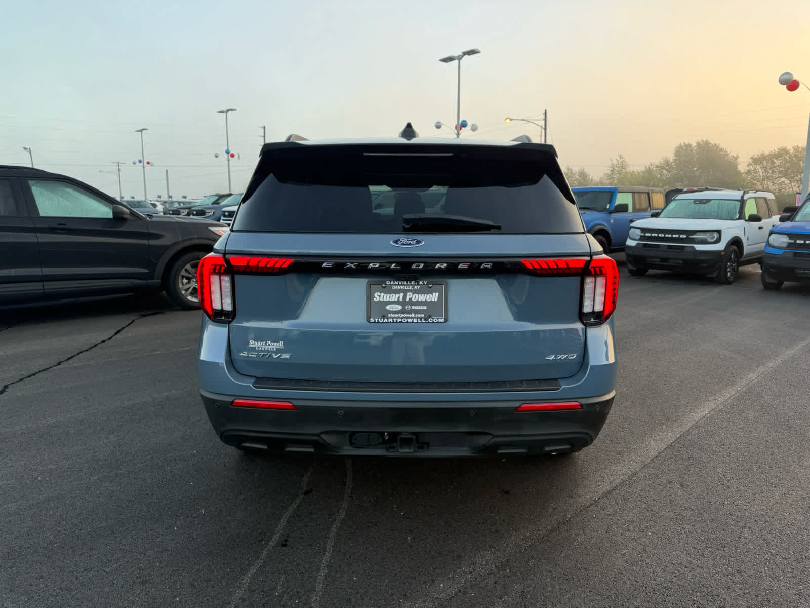 Used 2025 Ford Explorer Active AWD/4WD image 23