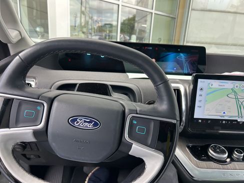 Used 2025 Ford Expedition Platinum w/ Platinum Ultimate Package image 19