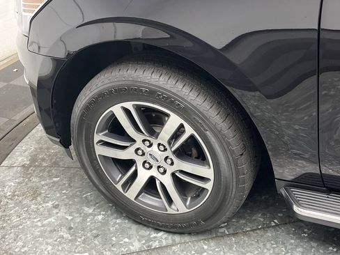 Used 2022 Ford Expedition Limited image 39