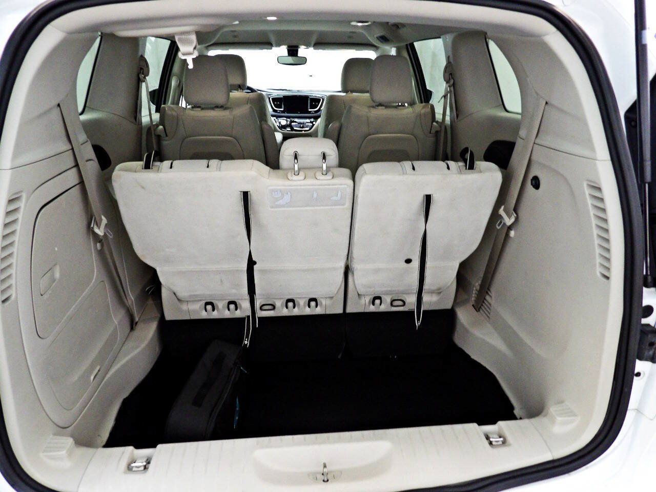 Used 2019 Chrysler Pacifica Touring Plus FWD image 12