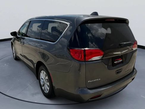 Used 2017 Chrysler Pacifica Touring FWD image 1
