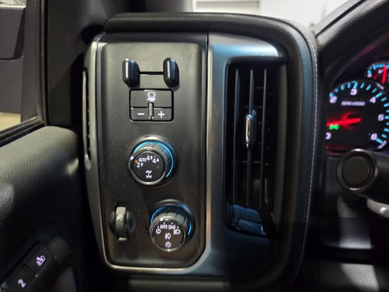 Used 2017 Chevrolet Silverado 1500 LTZ Z71 AWD/4WD image 45