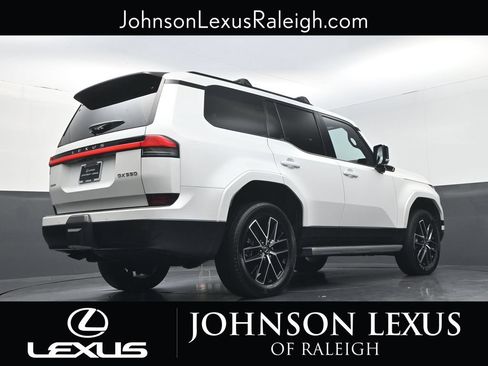 Used 2024 Lexus GX 550 w/ Accessory Package (Z1) AWD/4WD image 19