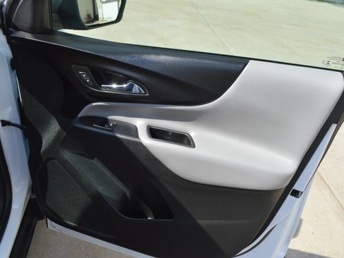 Used 2018 Chevrolet Equinox LS FWD image 22