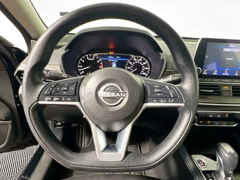 Used 2023 Nissan Altima 2.5 SV FWD image 17