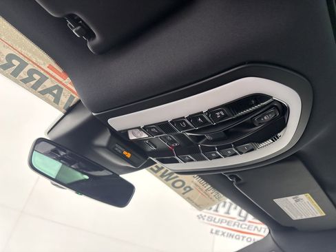 Used 2022 Porsche Macan w/ Premium Package Plus image 20