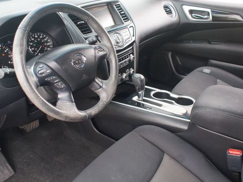 Used 2017 Nissan Pathfinder SV FWD image 8
