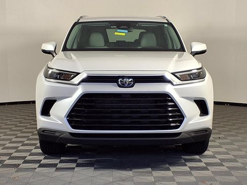 Used 2024 Toyota Grand Highlander FWD image 2
