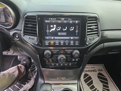 Used 2022 Jeep Grand Cherokee Laredo X AWD/4WD image 8