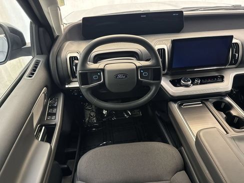 Used 2025 Ford Expedition Active AWD/4WD image 15