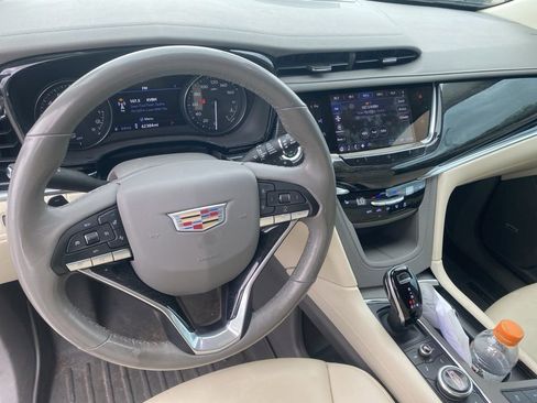 Used 2021 Cadillac XT6 Premium Luxury image 16
