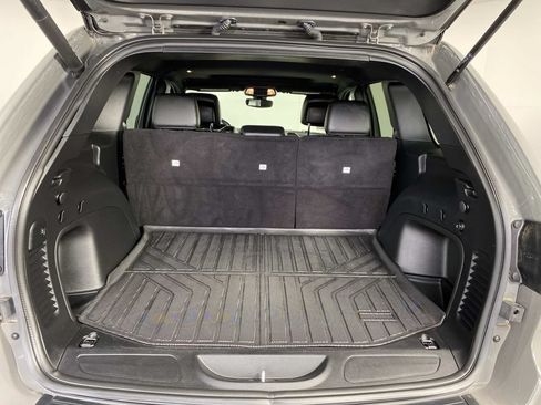 Used 2022 Jeep Grand Cherokee Laredo X AWD/4WD image 8