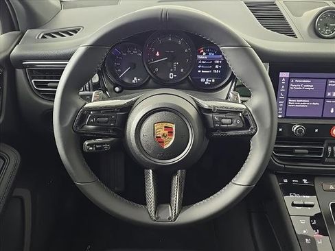 Certified 2025 Porsche Macan image 28