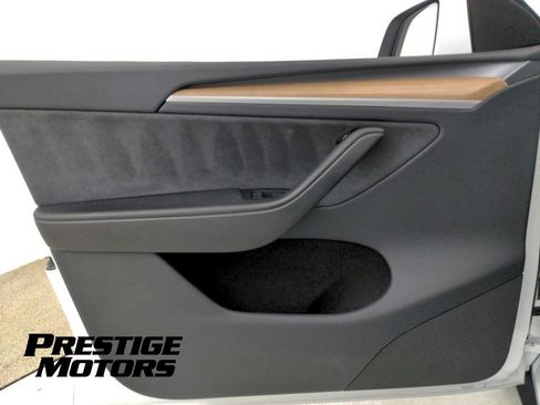 Used 2024 Tesla Model Y Long Range AWD/4WD image 23
