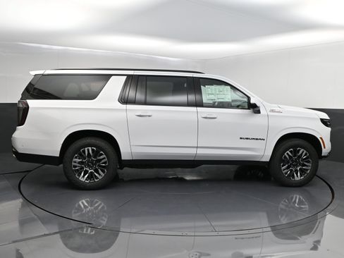 New 2026 Chevrolet Suburban Z71 w/ Z71 Off-Road Package AWD/4WD image 8